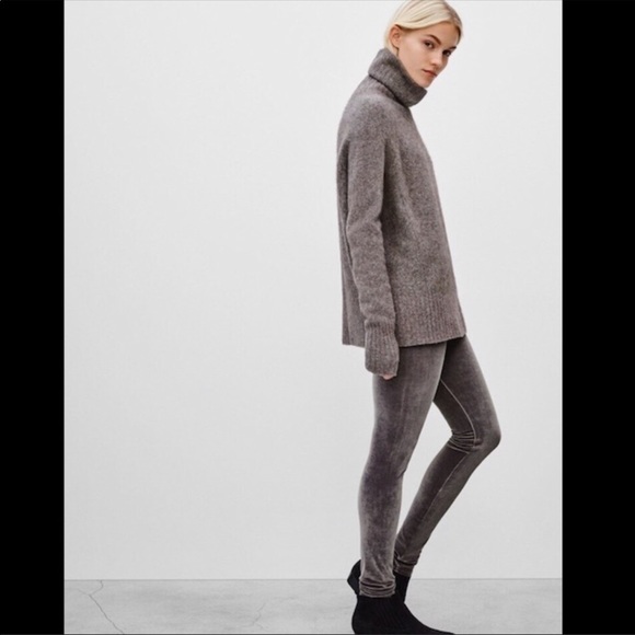 Aritzia Pants - Aritzia Wilfred free velvet Daria leggings